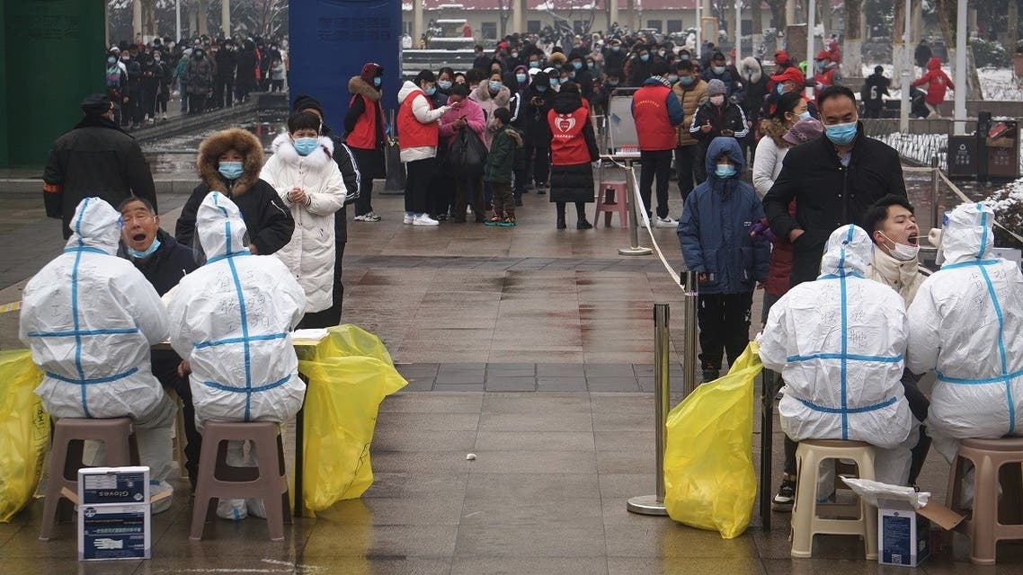 Residents queue to receive COVID-19 tests as part of a mass testing program in Zhengzhou, in China's central Henan province on January 5, 2022. (CNS/AFP)