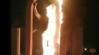 بعد تشييده بساعات.. إحراق تمثال قاسم سليماني وسط إيران