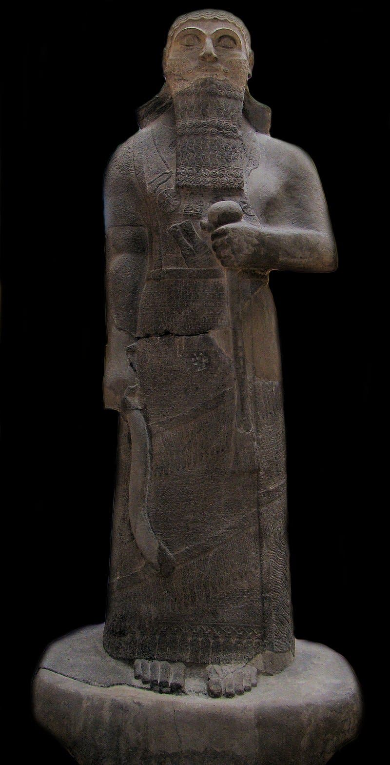 تمثال يجسد شخصية شلمنصر الثالث