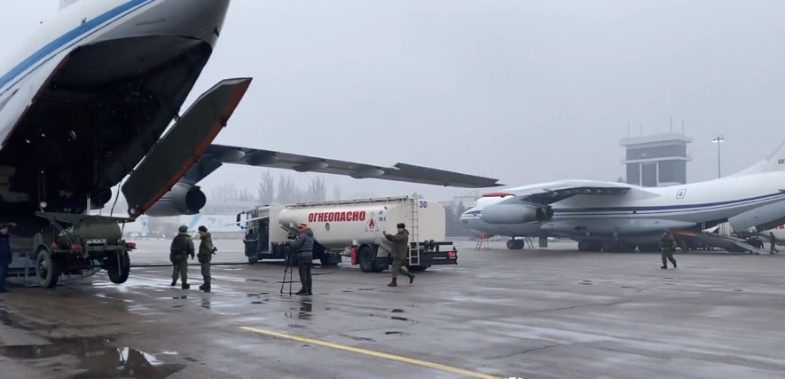 طائرات روسية تحط في كازاخستان