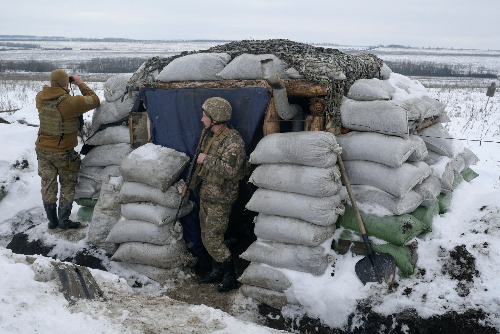 Soldiers from Ukraine at an outpost on the border with Russia 