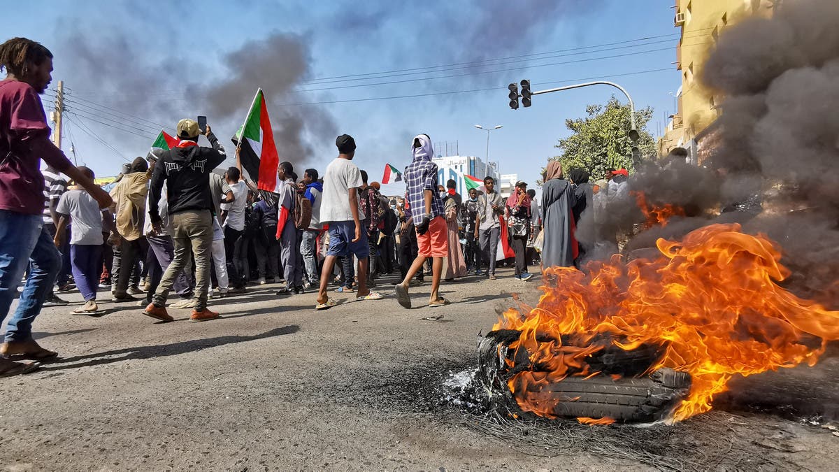 في ذكرى اعتصام الإطاحة بالبشير.. مقتل متظاهر سوداني