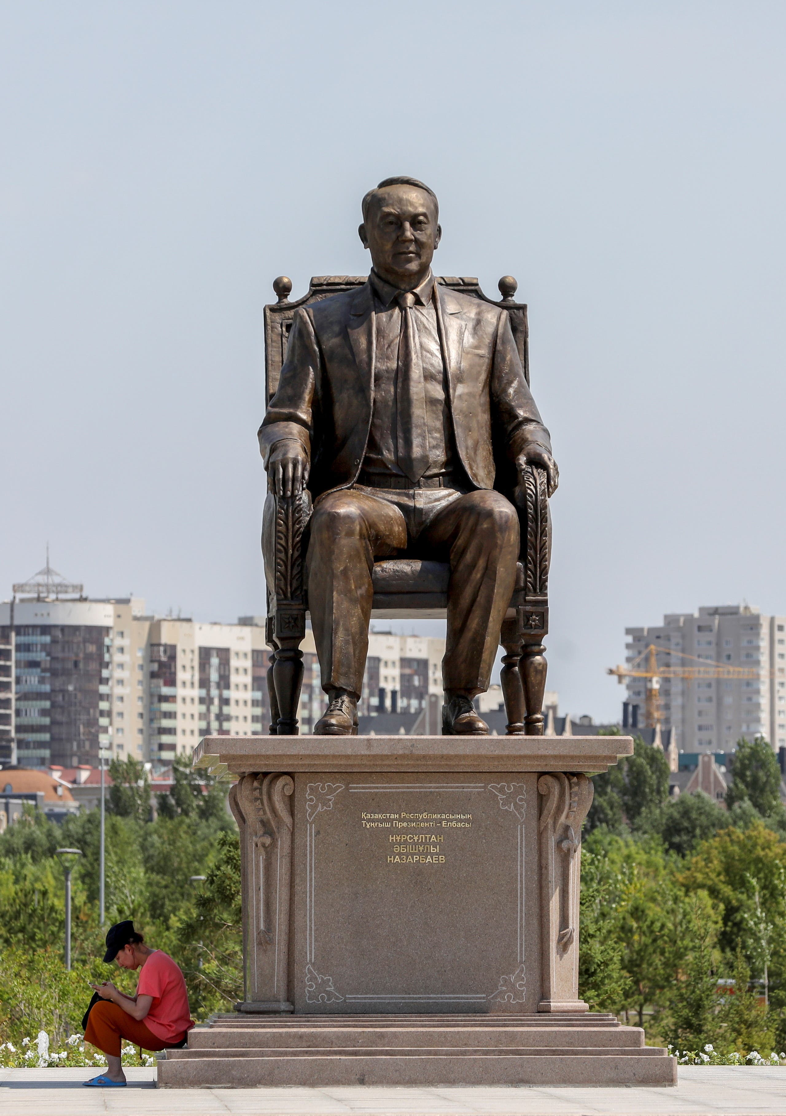 تمثال لنور سلطان نزارباييف 