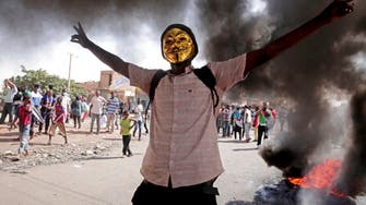 أنباء عن مقتل متظاهر بالخرطوم إثر سقوط عبوة غاز مسيل للدموع على رأسه