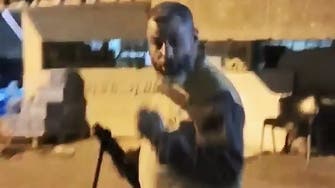 فيديو.. رجل يطلق النار عشوائياً على الكلاب في القاهرة