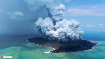 شاهد.. ثورة بركان تحت البحر في تونغا تتسبب بموجات تسونامي خطيرة