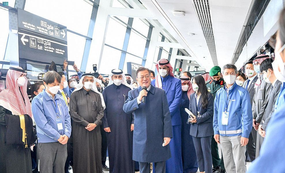 الرئيس الكوري الجنوبي يتفقد مشروع قطار الرياض
