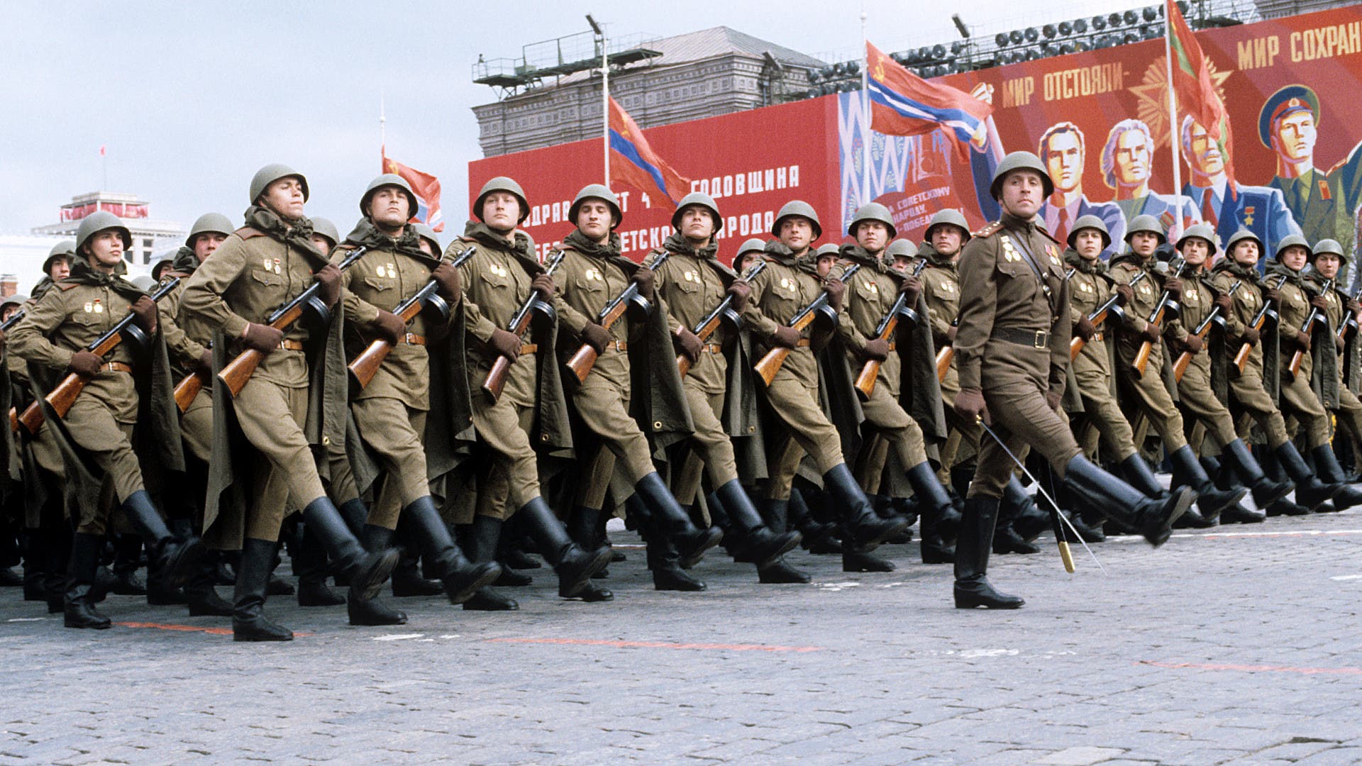 جانب من القوات السوفيتية خلال استعراض عسكري