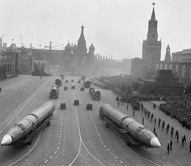 صورة لصواريخ سوفيتية خلال استعراض عسكري بالقرن الماضي