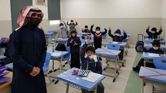 وبا کے دو سال بعد سعودی عرب میں تیس لاکھ طلبا کا پھولوں اور مٹھائیوں سے استقبال