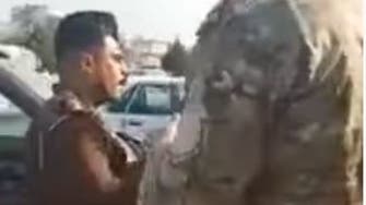 شاهد.. ضابط عراقي يعتدي على مواطن والداخلية تعاقبه