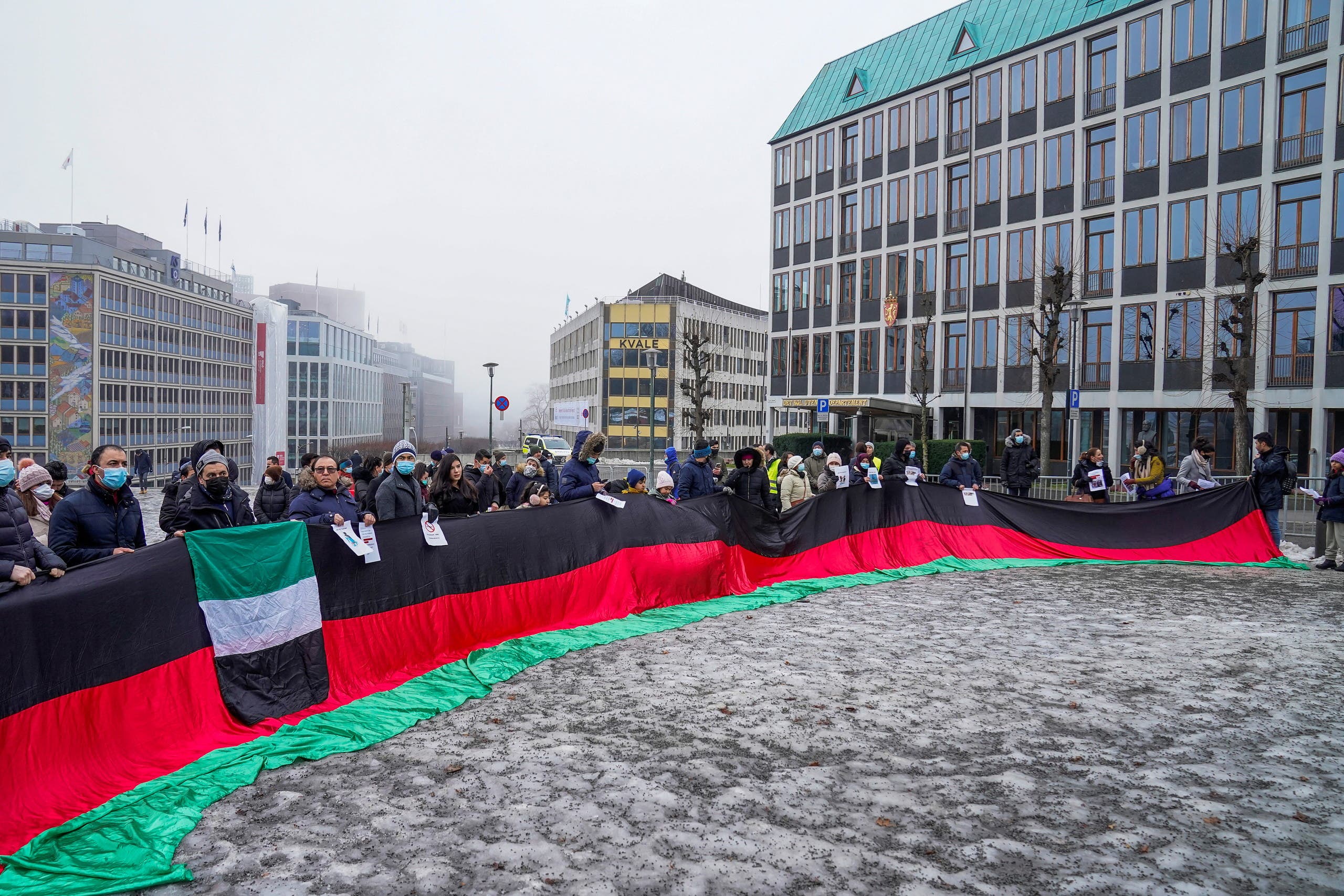 مظاهرة خارج وزارة الخارجية النرويجية في أسلوا احاجاجاً على استضافة وفد من طالبان