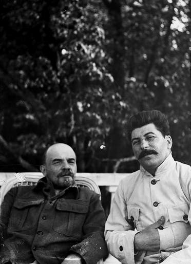 ستالين رفقة لينين