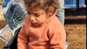 لم تنطق حرفاً وعرفها العالم.. مأساة طفلة سورية تتجمد