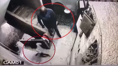 فيديو صادم لسائق يتحرش بطفلة في مصر.. والأمن يكشف هويته