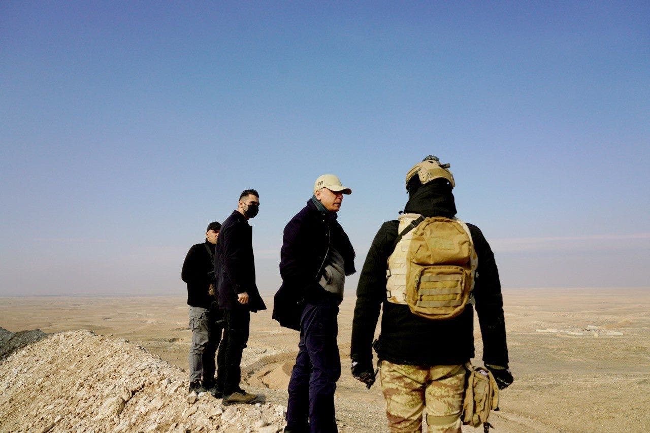 الكاظمي خلال زيارته للحدود العراقية السورية