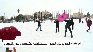 المرح فوق الثلوج.. المدن الفلسطينية تكتسي بالأبيض
