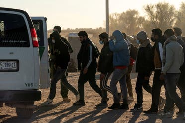 مهاجرون يصلون الولايات المتحدة عبر الحدود مع المكسيك هذا الأسبوع