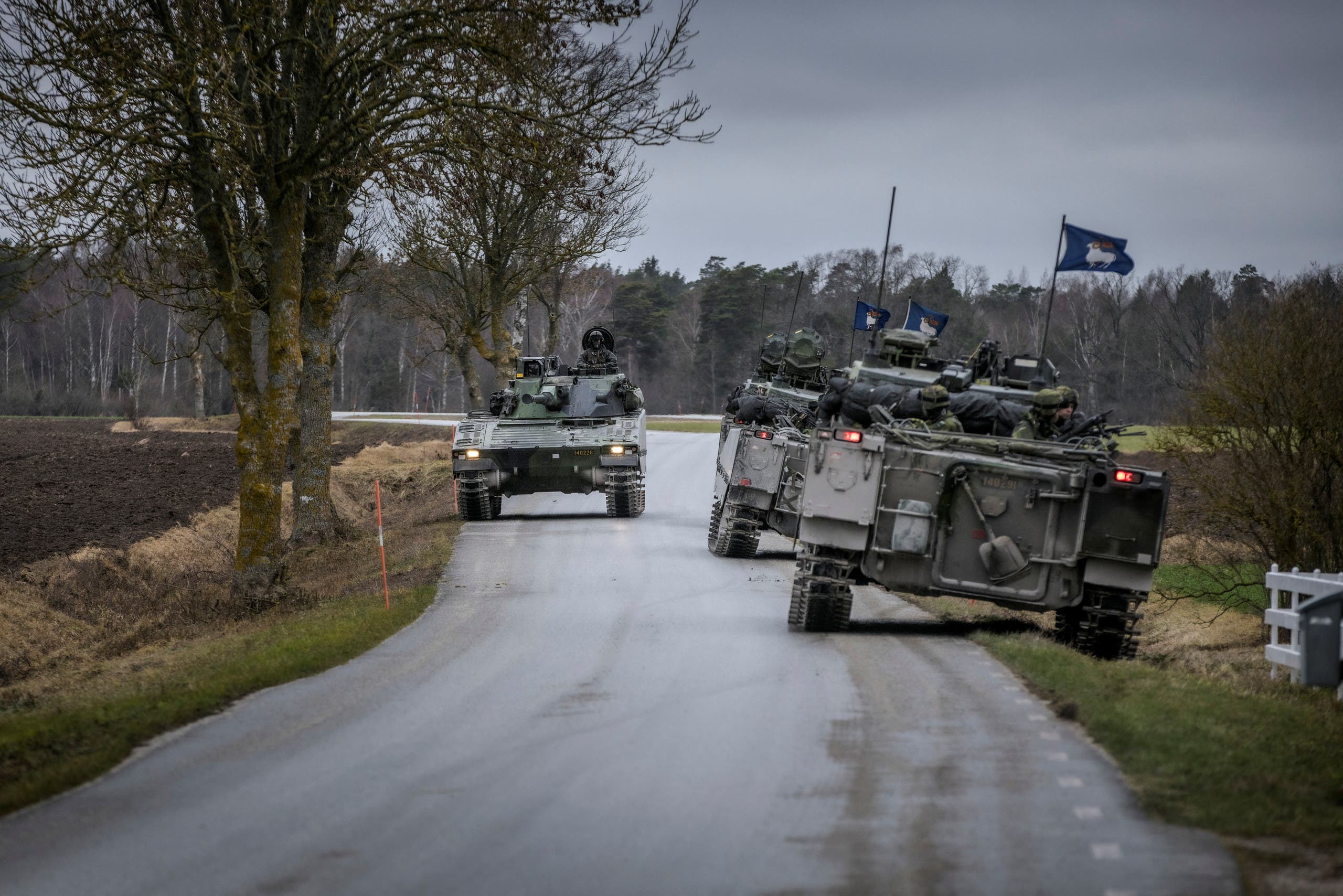 دوريات عسكرية سويدية في جزيرة ببحر البلطيق
