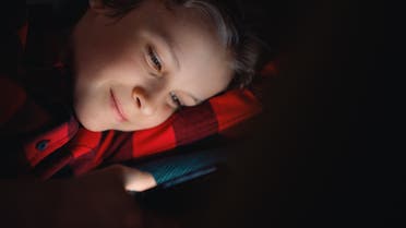تصفح وسائل التواصل قبل النوم