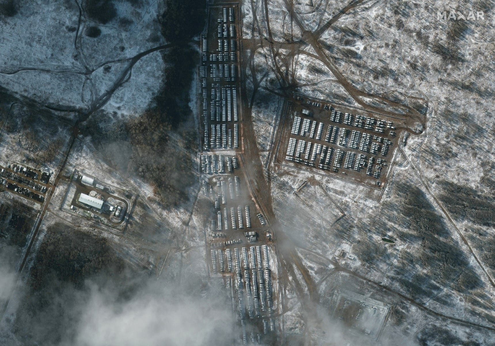 صور أقمار صناعية تظهر تعزيزات روسية عسكرية على الحدود مع أوكرانيا (فرانس برس) 