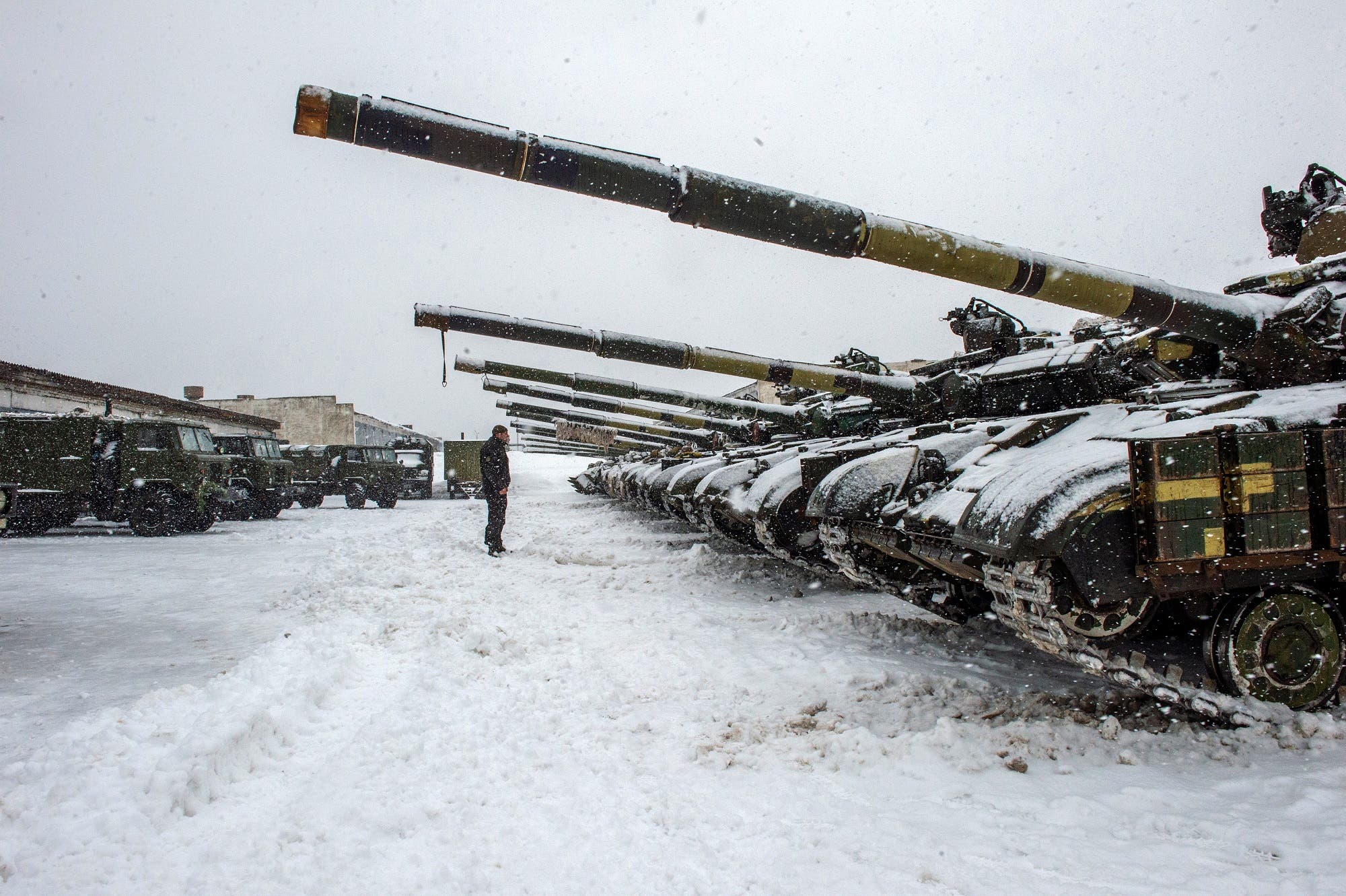 دبابات للقوات المسلحة الأوكرانية في في منطقة خاركيف (أرشيفية من فرانس برس)