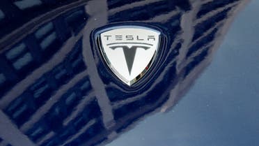 A logo of Tesla Motors on an electric car model is seen outside a showroom in New York June 28, 2010. (File photo: Reuters) 