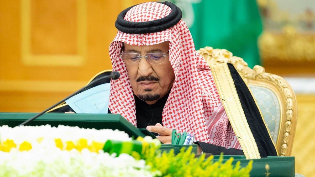 الملك سلمان يوجه بتمديد تأشيرات الأوكرانيين الموجودين في السعودية