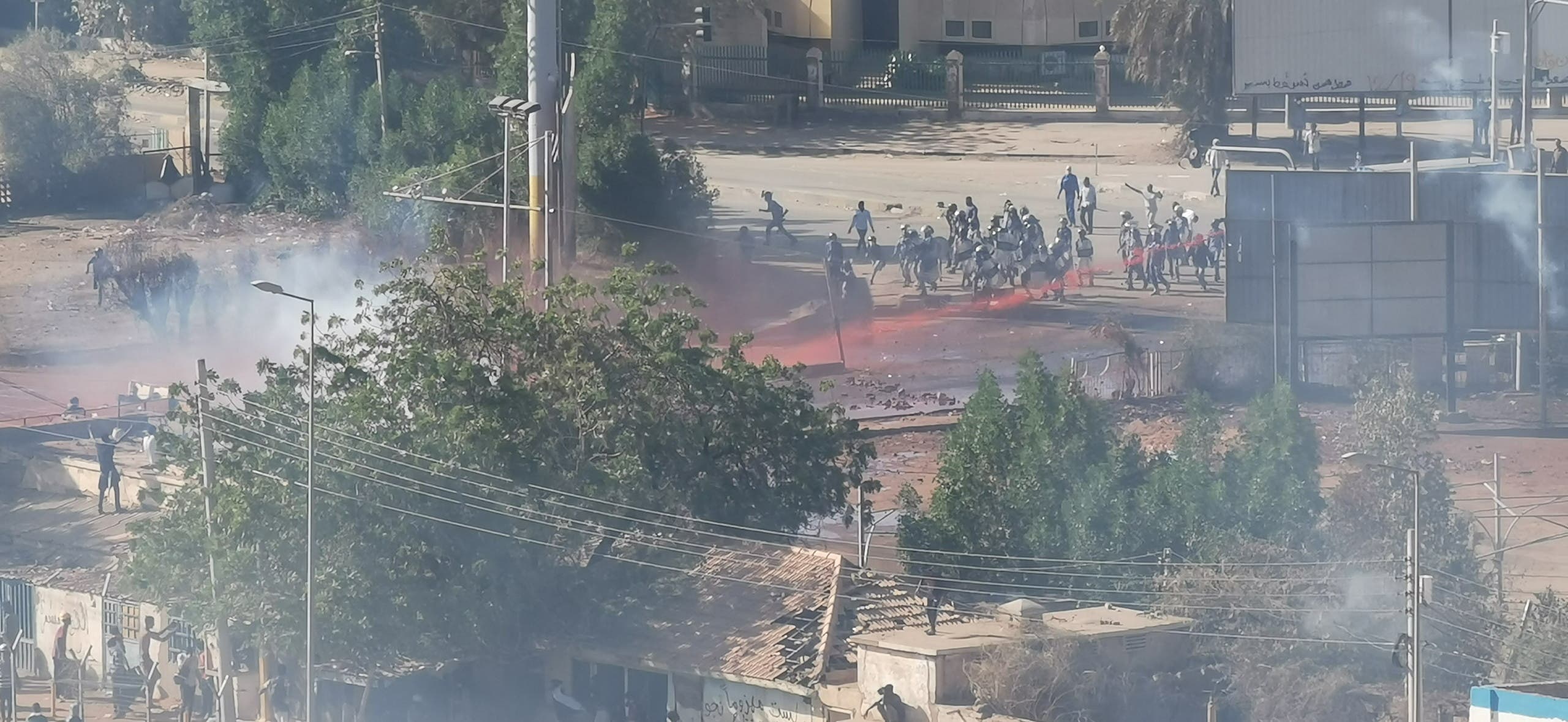 إطلاق غاز مسيل للدموع على المحتجين بالخرطوم الشهر الماضي