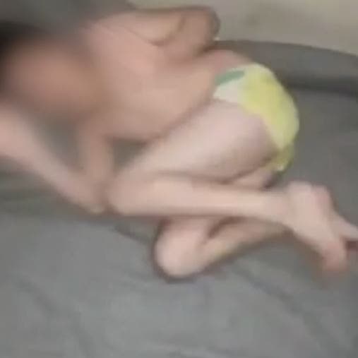 فيديو لا يحتمل.. تعذيب طفل سوري لابتزاز أهله