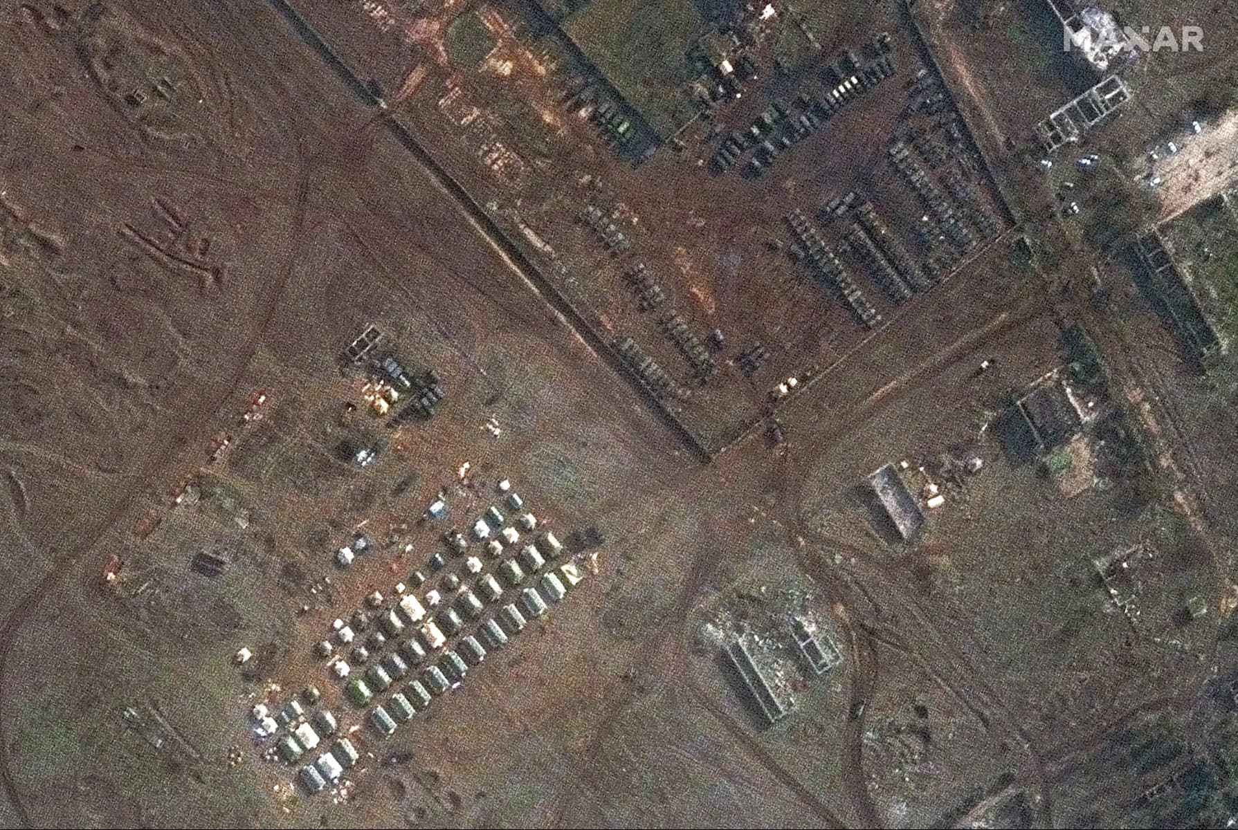 صورة مأخوذة بواسطة الأقمار الصناعية تظهر مجموعات قتالية روسية وخيام في شبه جزيرة القرم
