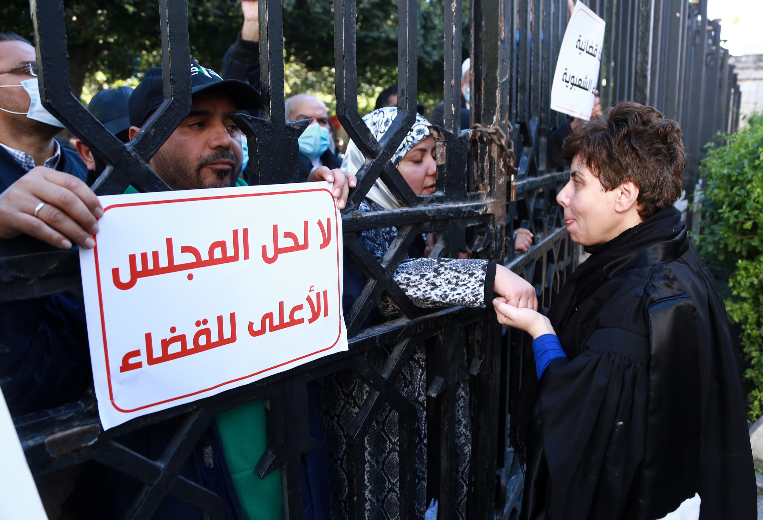 مظاهرة في تونس اليوم ضد حل مجلس القضاء الأعلى