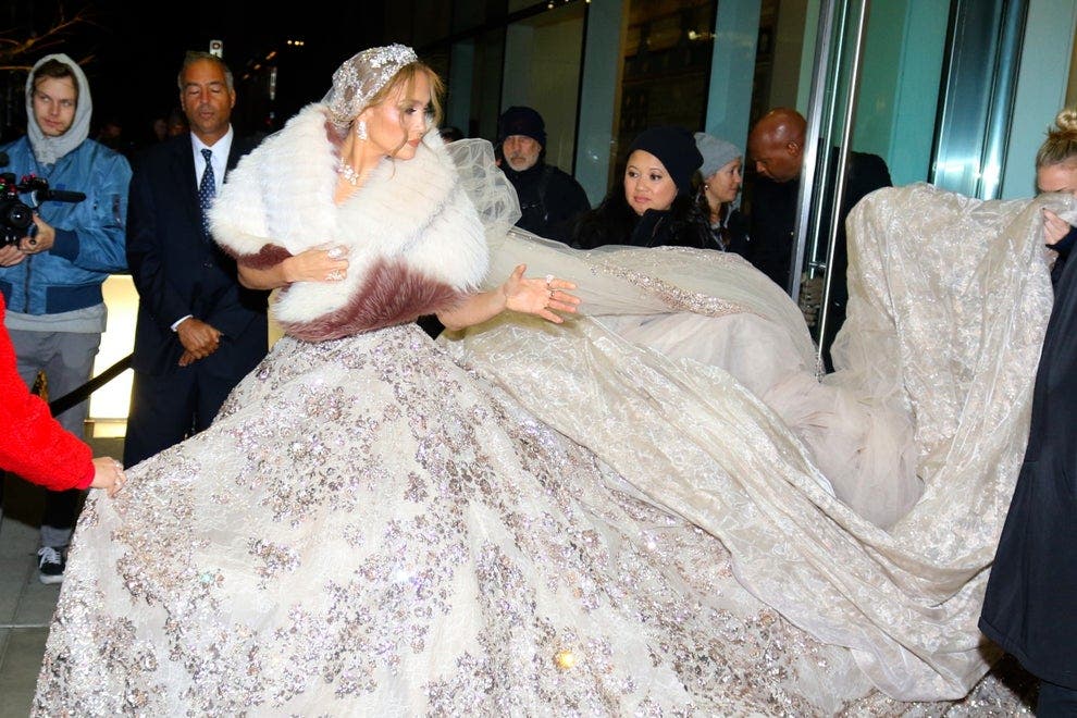 ثوب الزفاف الذي يحمل توقيع المصمم زهبر مراد