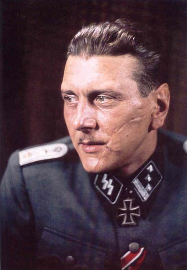 صورة ملونة اعتمادا على التقنيات الحديثة لرجل المهمات الخاصة بالقوات الألمانية أوتو سكورزيني