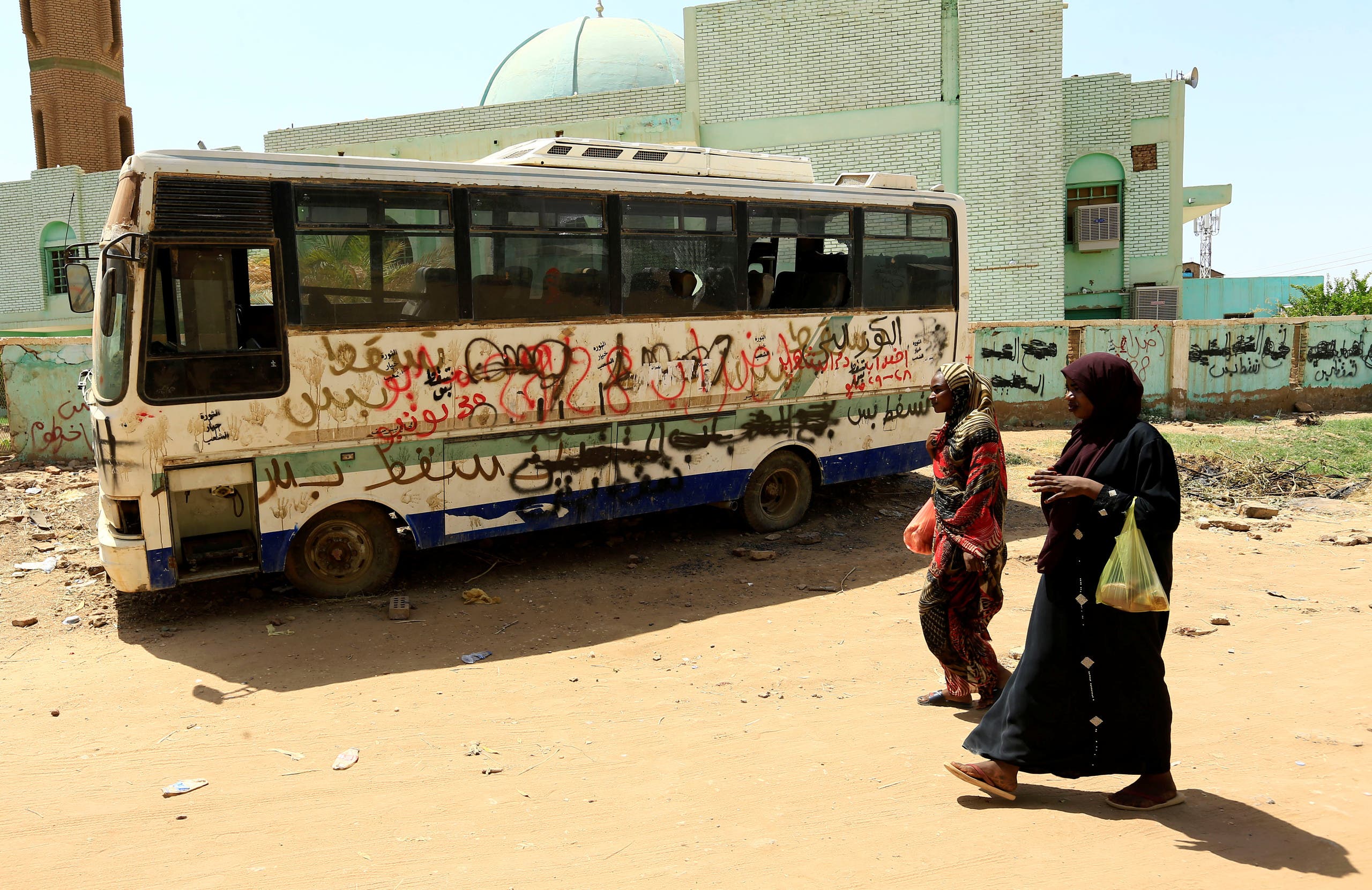 حافلة نقل ركاب في الخرطوم (أرشيفية)