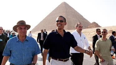 الرئيس أوباما وزاهي حواس بمنطقة الأهرامات