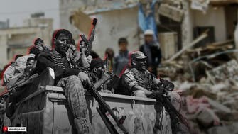 جريمة بشعة.. شباب يضرمون النار بجسد مختل عقلياً وسط اليمن