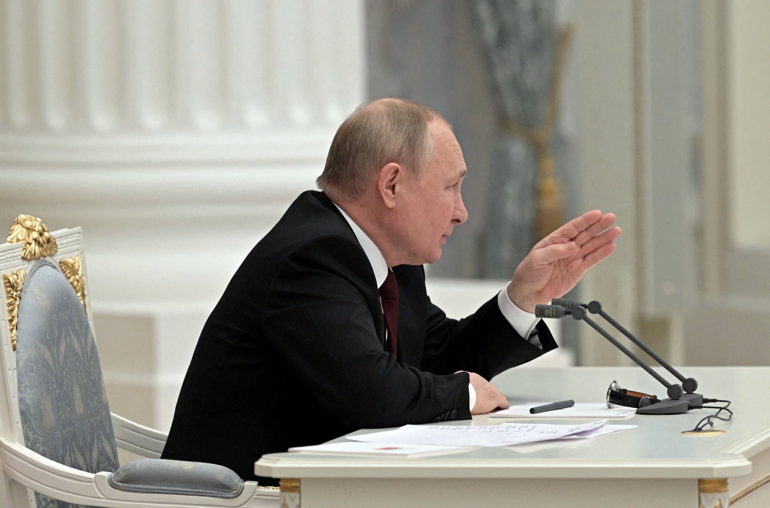 بوتين خلال ترؤسه اجتماع مجلس الأمن القومي الروسي 