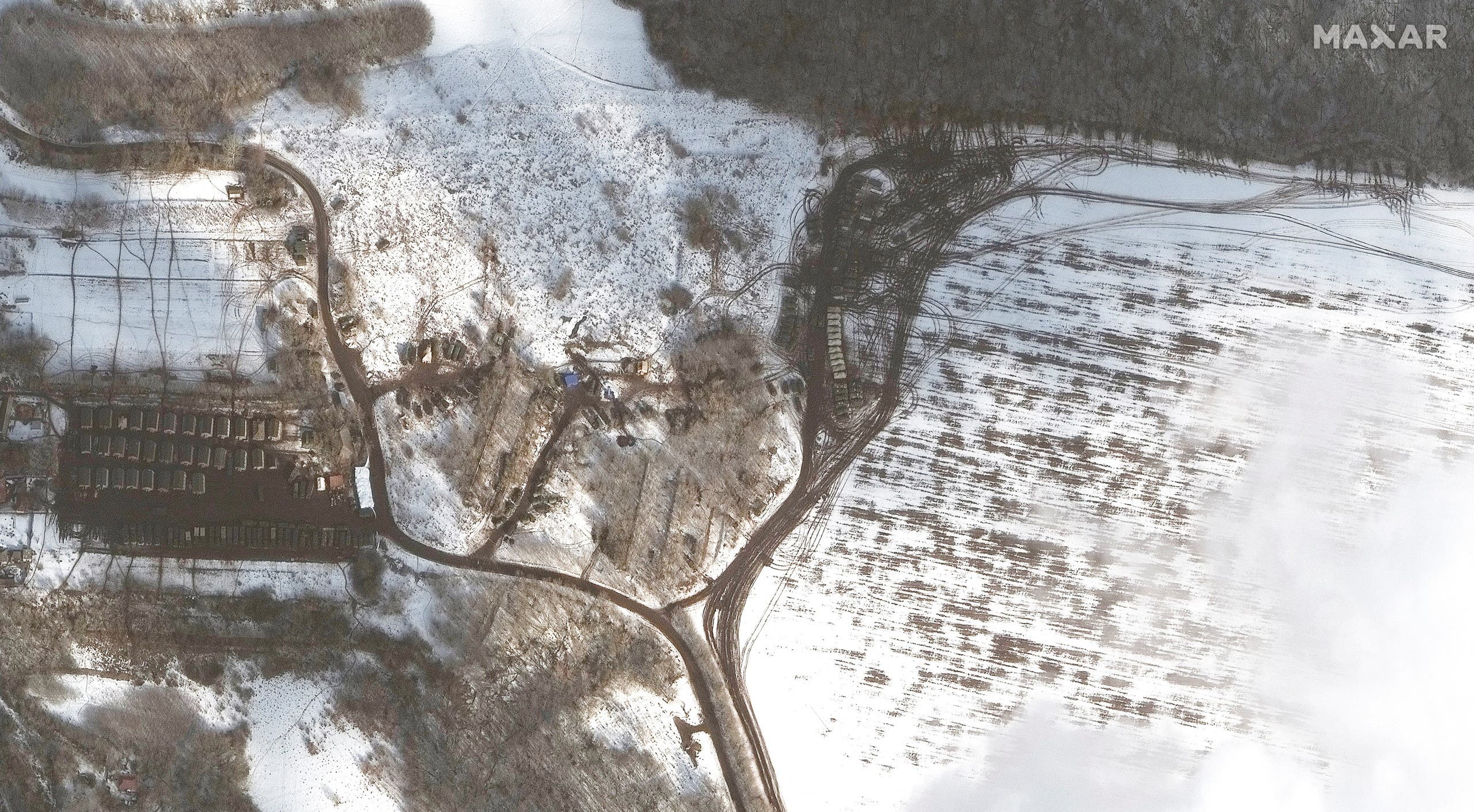 صور أقمار صناعية تظهر تعزيزات روسية عسكرية على الحدود مع أوكرانيا (ويترز) 
