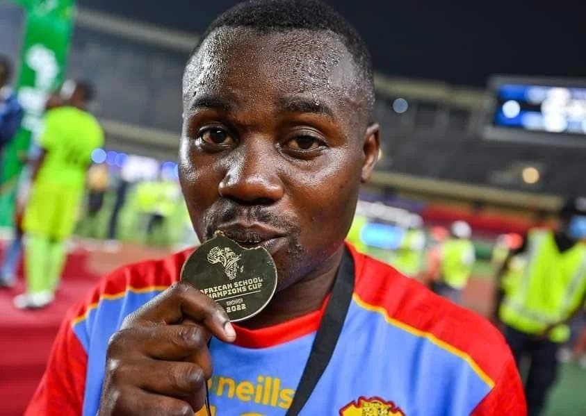 قائد الكونغو الحاصل على جائزة أفضل لاعب