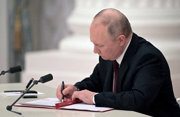Russian President Vladimir Putin signs documents, including a decree recognising two Russian-backed breakaway regions in eastern Ukraine as independent entities, during a ceremony in Moscow, Russia, in this picture released on February 21, 2022. (File photo: Reuters)