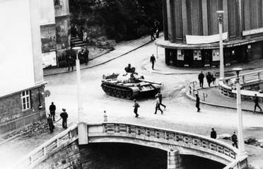دبابة سوفيتية ببراغ عام 1968