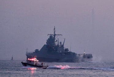 سفينة دورية تابعة للبحرية الروسية تبحر عبر مضيق البوسفور في طريقها للبحر الأسود (أرشيفية من رويترز)