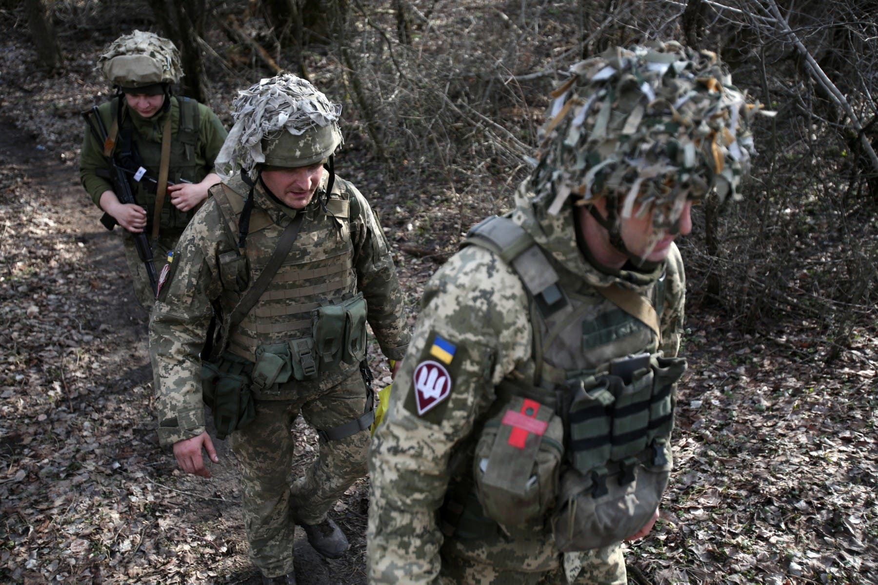 قوات أوكرانية قرب منطقة لوغانسك شرق البلاد - فرانس برس