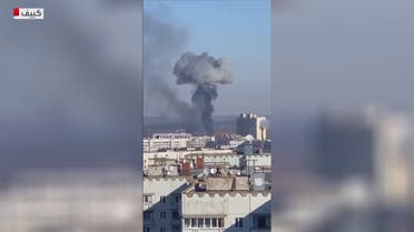 أعمدة الدخان تتصاعد من خاركييف بعد استهدافها في شرق أوكرانيا  