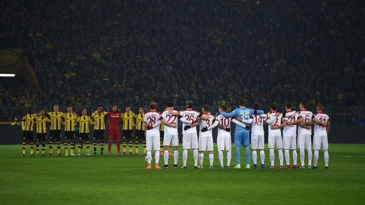 الدوري الألماني: دقيقة صمت بالملاعب تعاطفًا مع أوكرانيا
