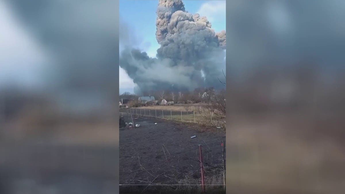 شاهد.. قصف روسي يستهدف مخزناً للذخيرة بفينتسا شرق أوكرانيا