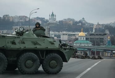الجيش الأوكراني في العاصمة كييف لحمايتها اليوم