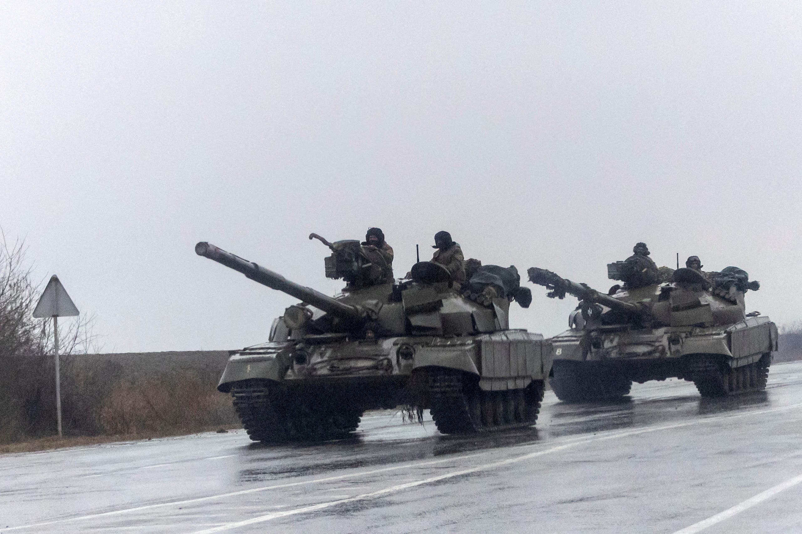 Ukrainian tanks move into the city, after Russian President Vladimir Putin authorized a military operation in eastern Ukraine, in Mariupol, February 24, 2022. (File photo: Reuters)