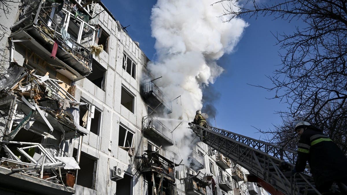 اشتباكات عند أبواب كييف.. وموسكو تدفع بتعزيزات جديدة